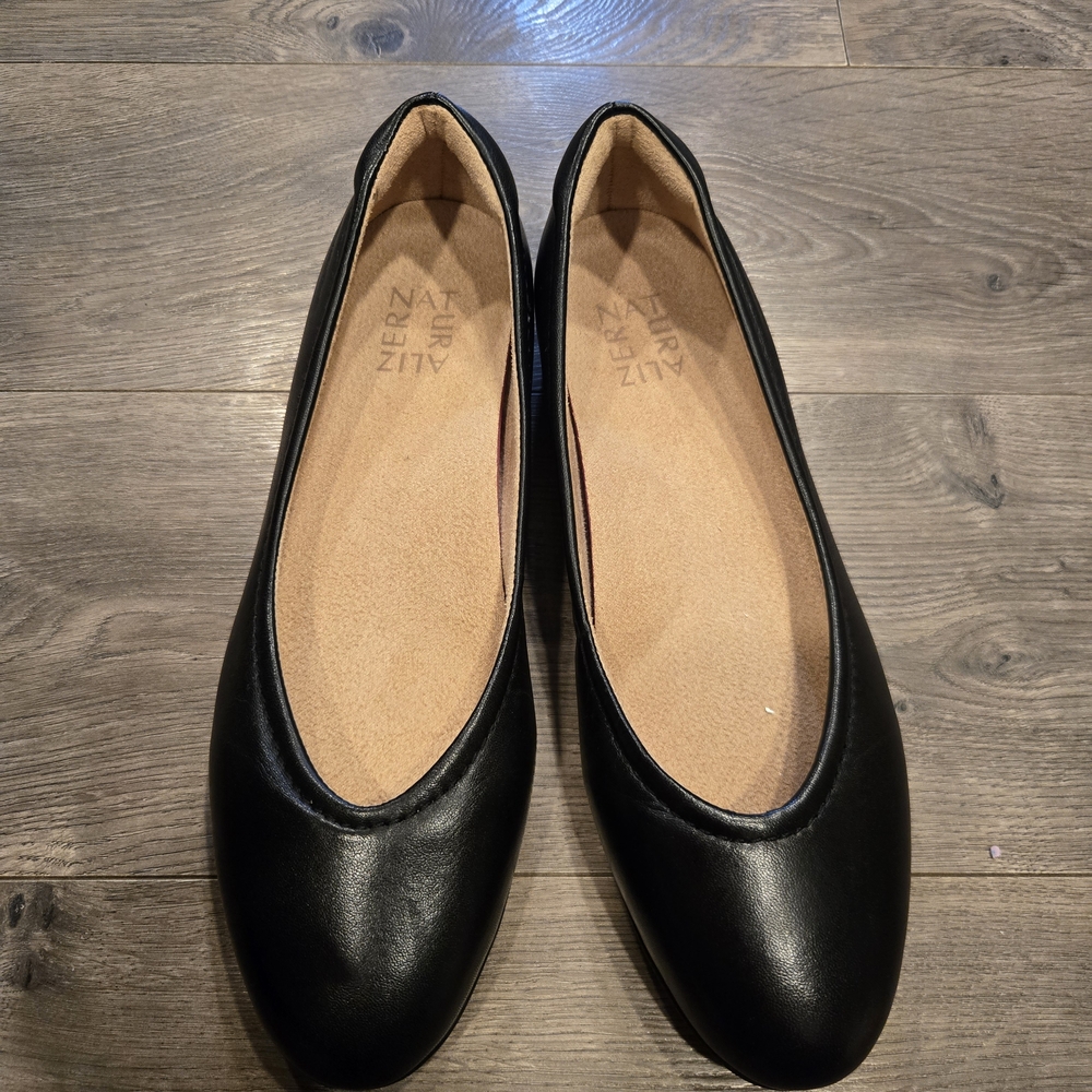 Naturalizer Women's Black Ballet Flats